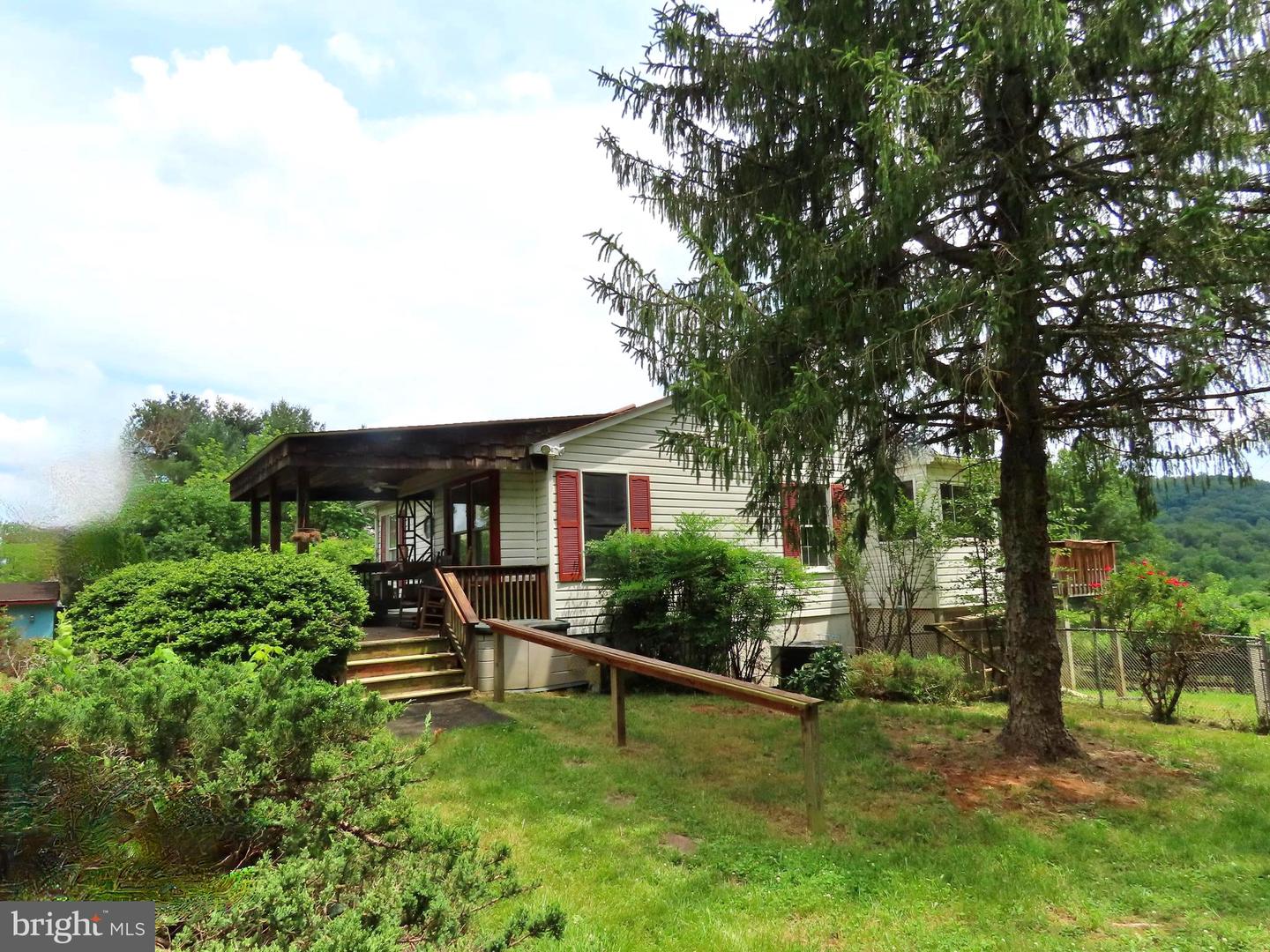 13782 Crest Hill Rd Property Photo 4