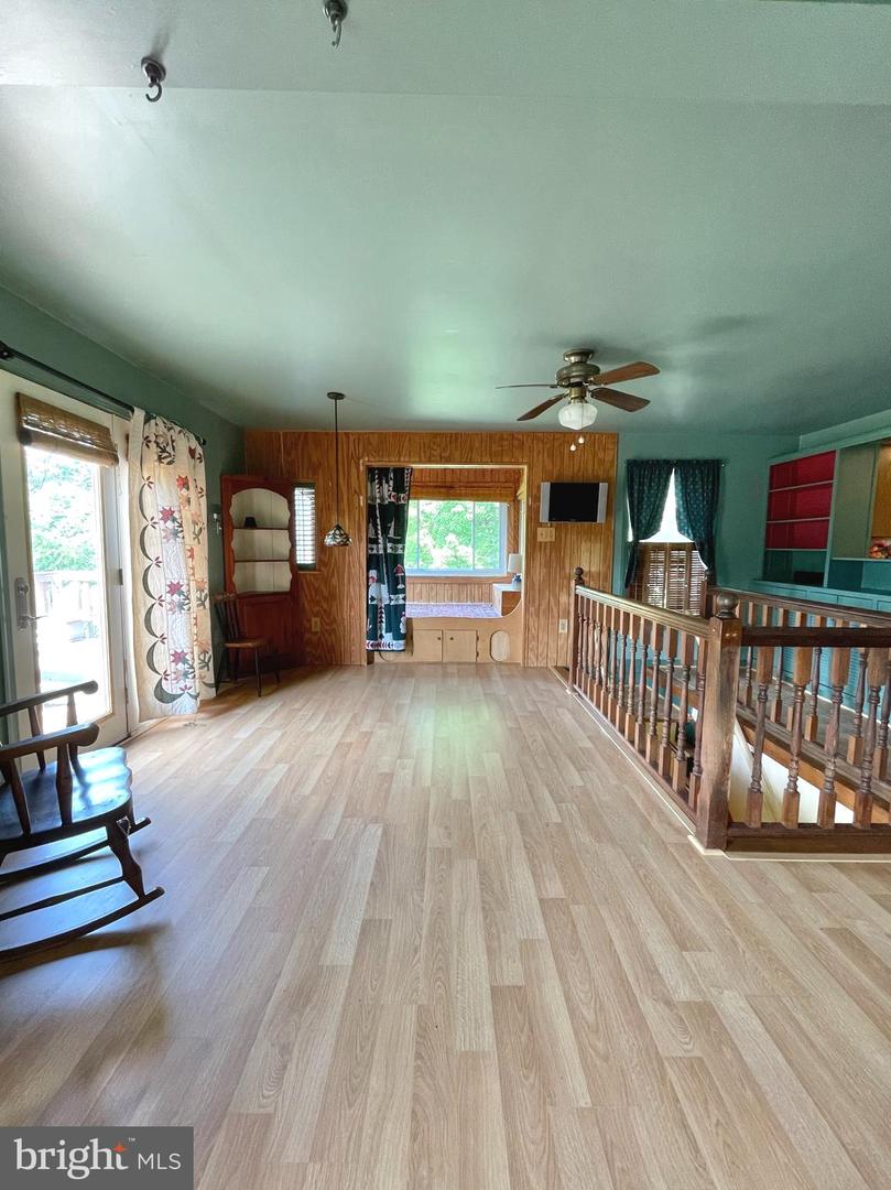 13782 Crest Hill Rd Property Photo 7