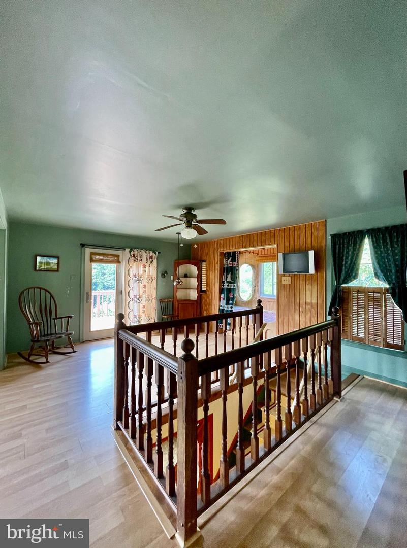 13782 Crest Hill Rd Property Photo 11
