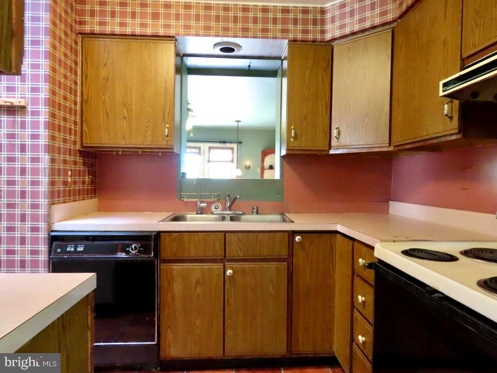 13782 Crest Hill Rd Property Photo 13