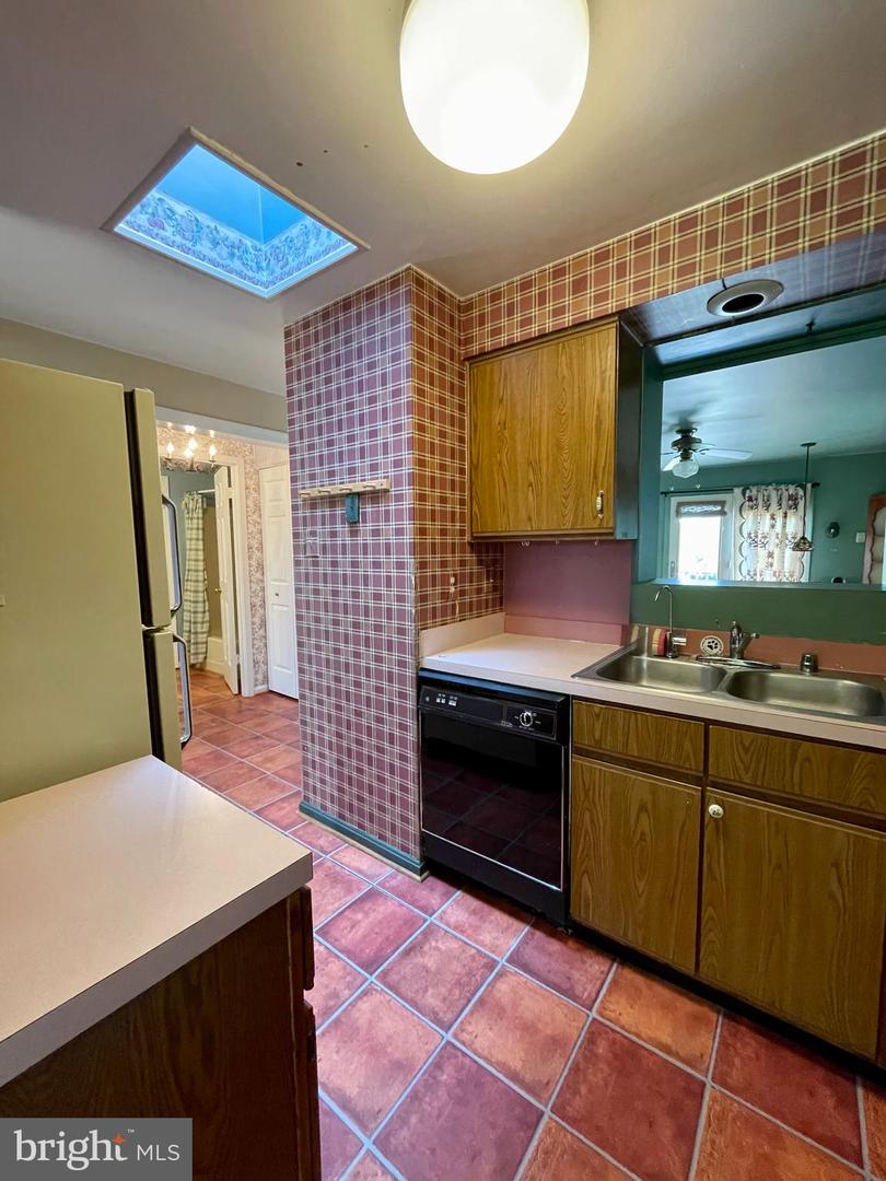 13782 Crest Hill Rd Property Photo 14