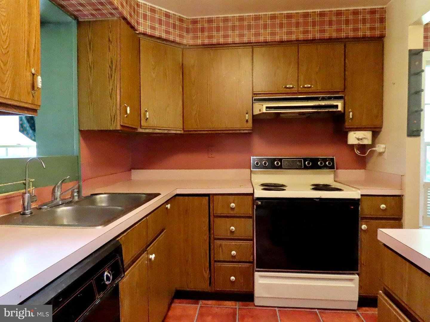 13782 Crest Hill Rd Property Photo 15