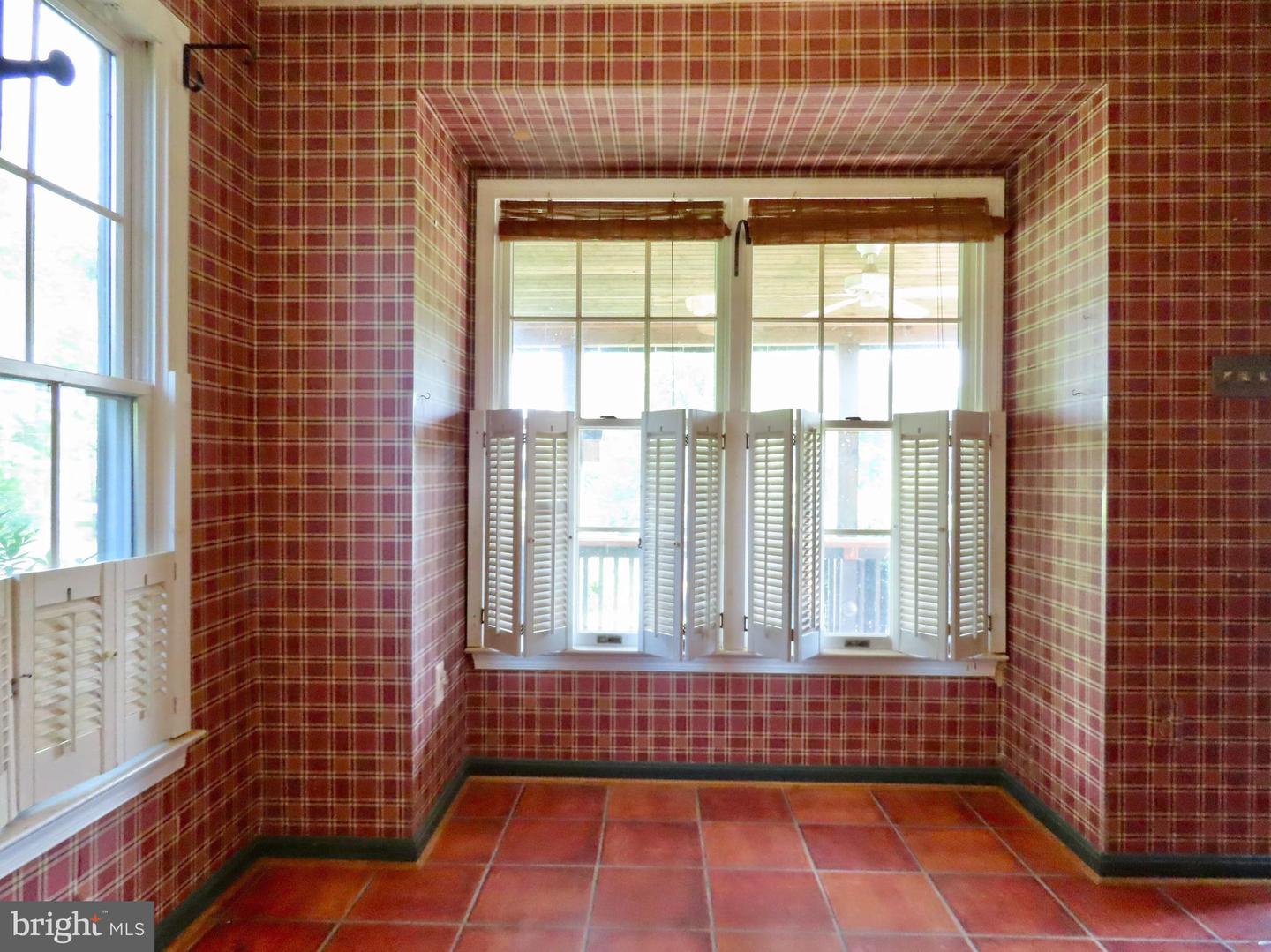 13782 Crest Hill Rd Property Photo 18
