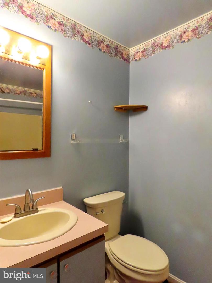 13782 Crest Hill Rd Property Photo 22