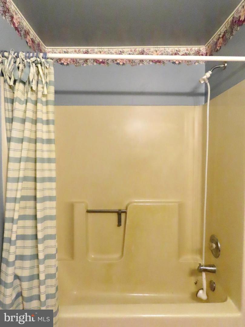 13782 Crest Hill Rd Property Photo 23