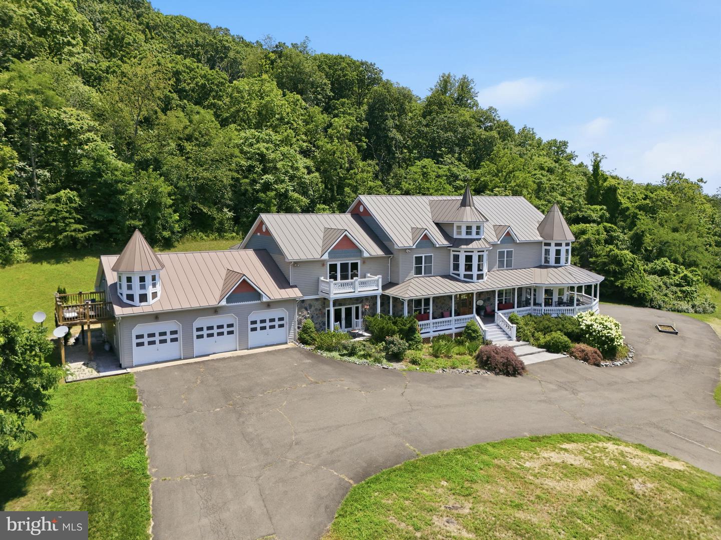 65 CLARK LN