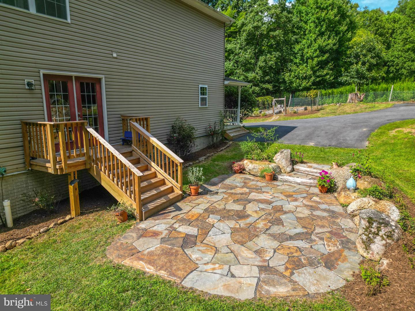 30 Annies Ln Property Photo 16