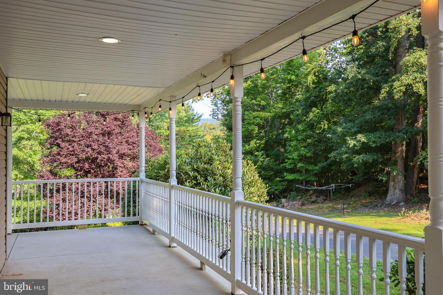 30 Annies Ln Property Photo 17