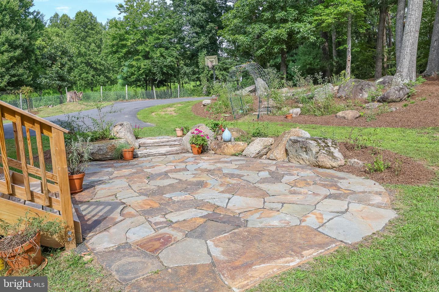 30 Annies Ln Property Photo 54