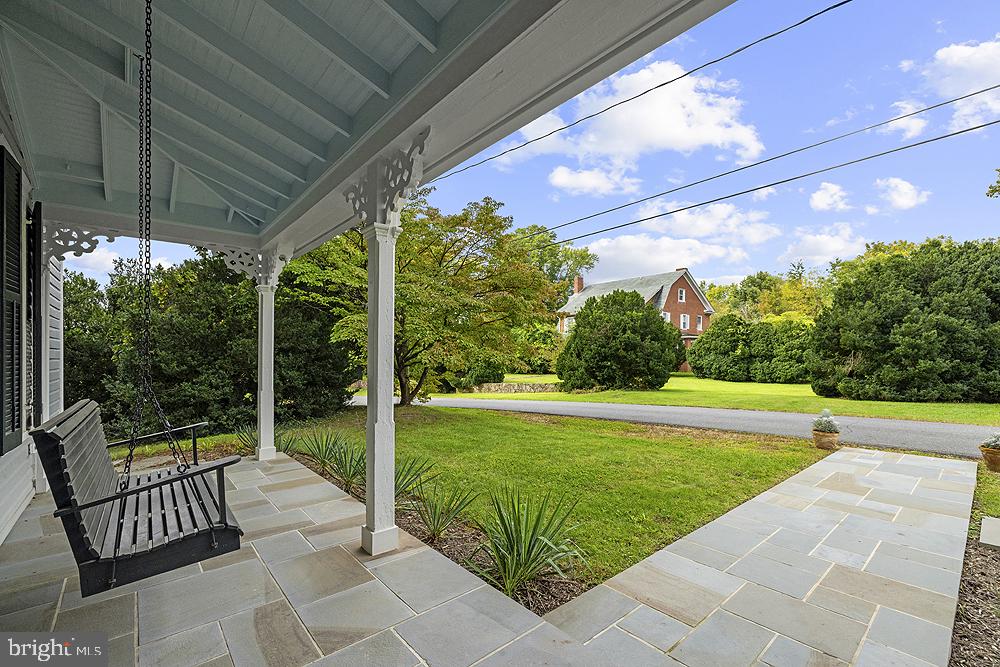558 Gay St Property Photo 3