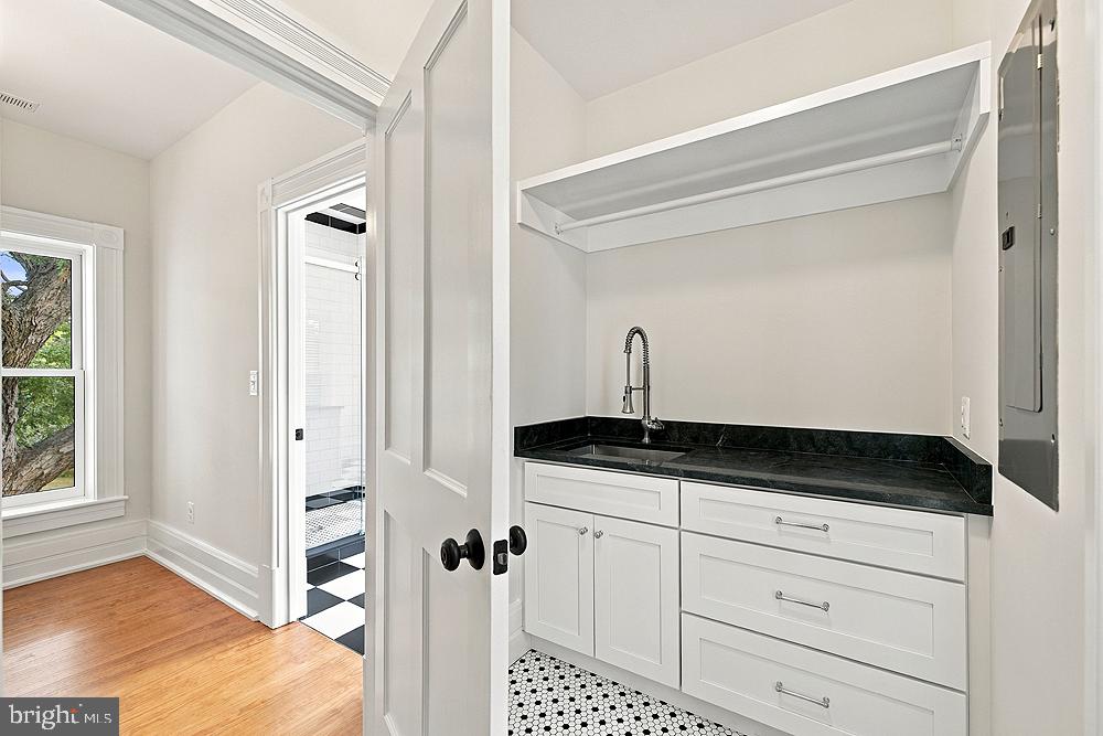 558 Gay St Property Photo 34