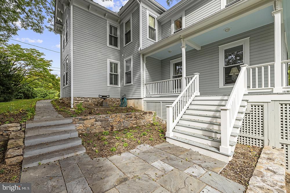 558 Gay St Property Photo 37