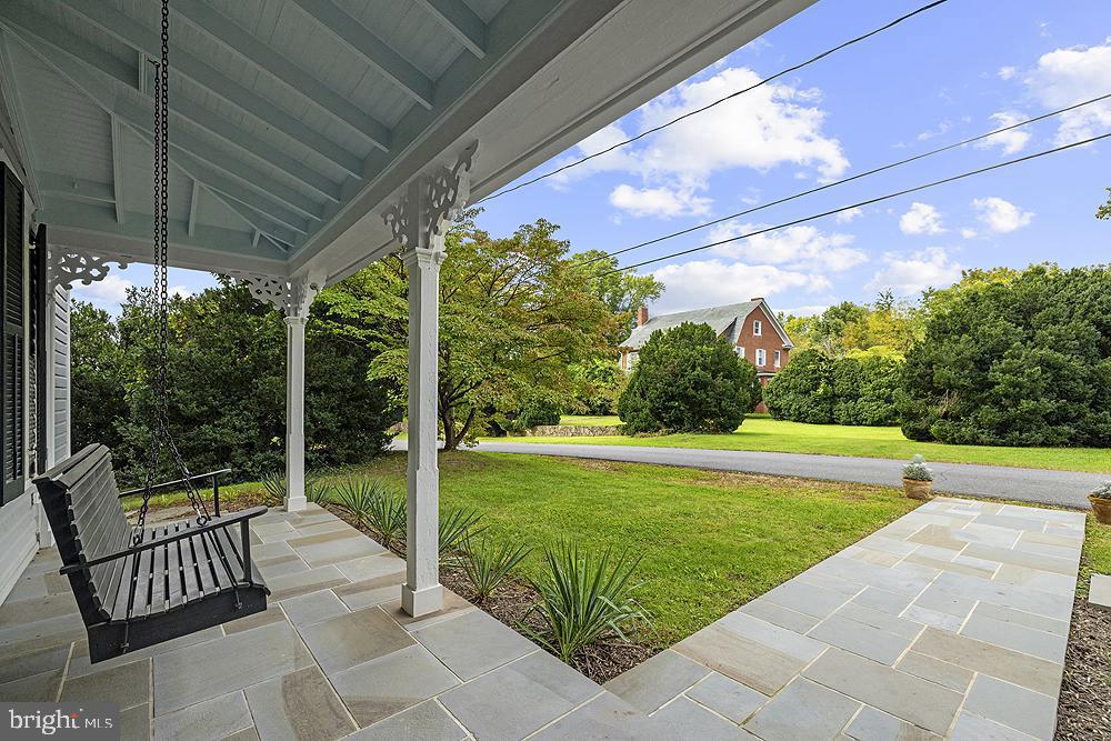 558 Gay St Property Photo 3