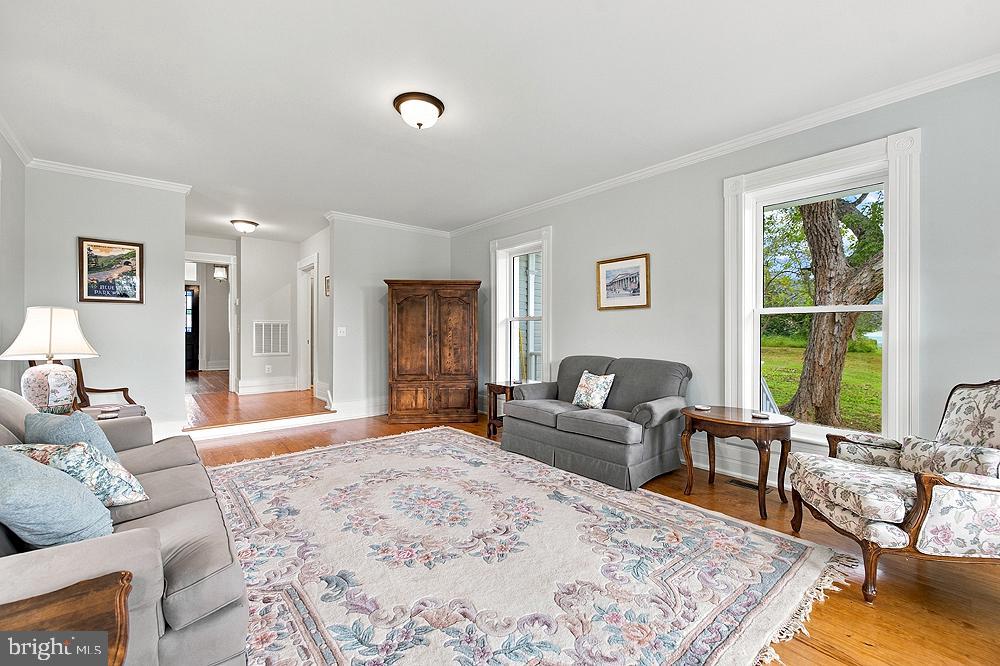 558 Gay St Property Photo 9