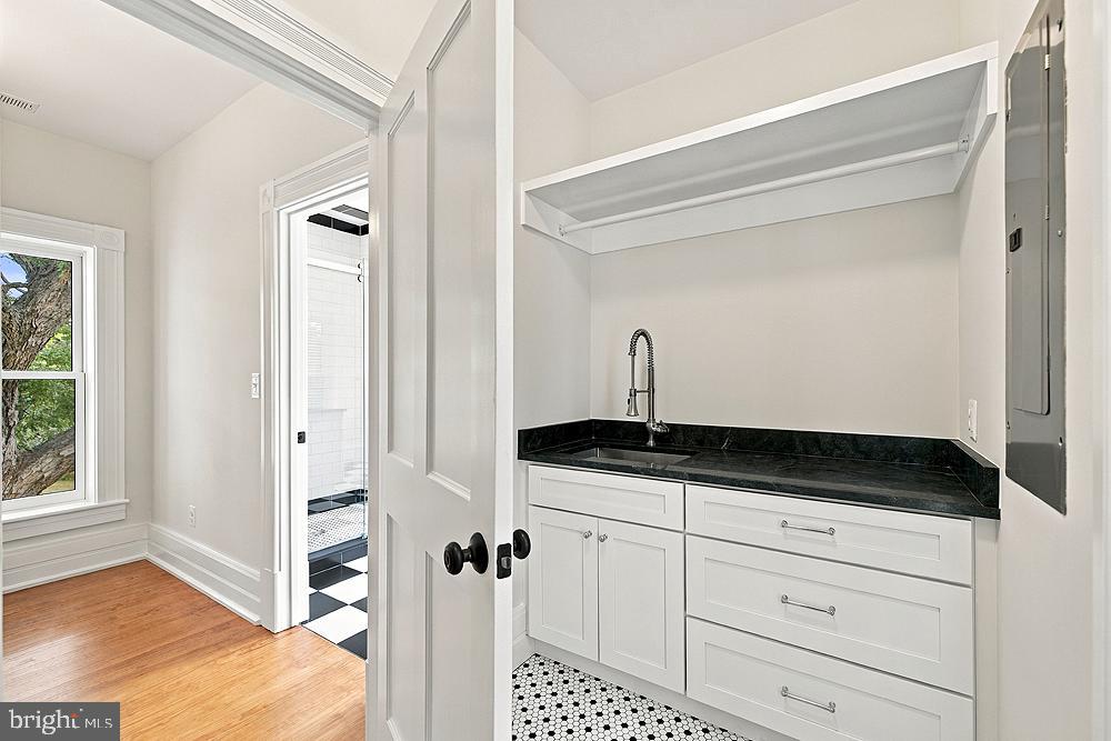 558 Gay St Property Photo 34