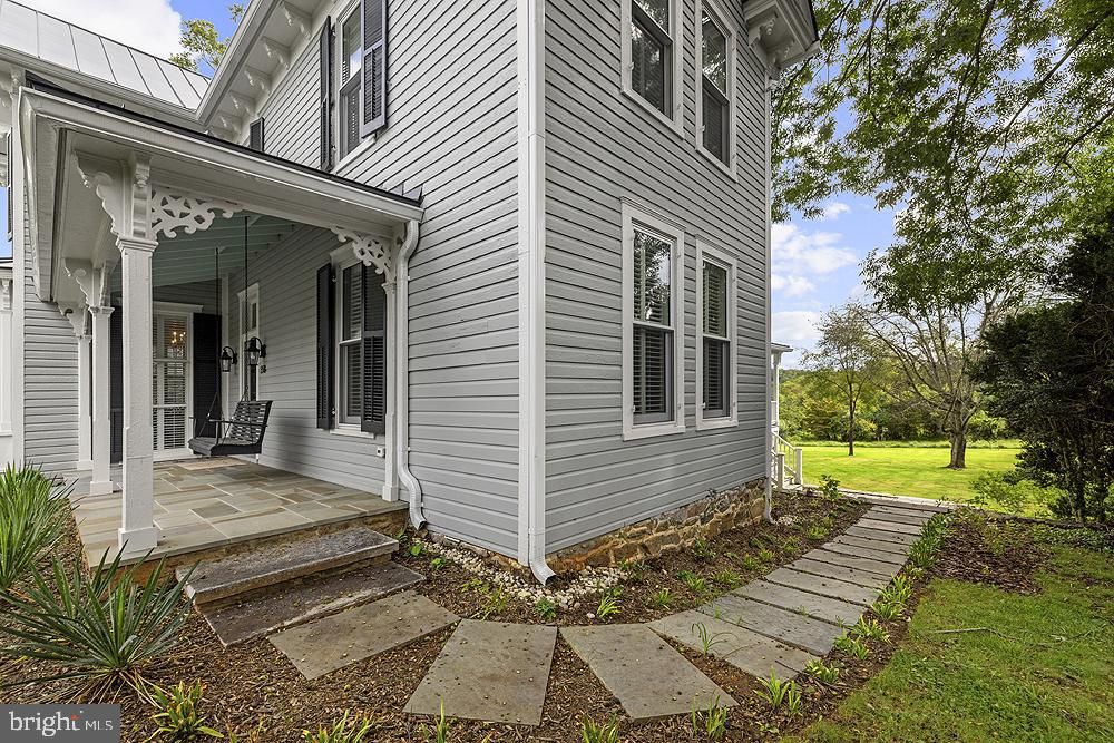 558 Gay St Property Photo 35