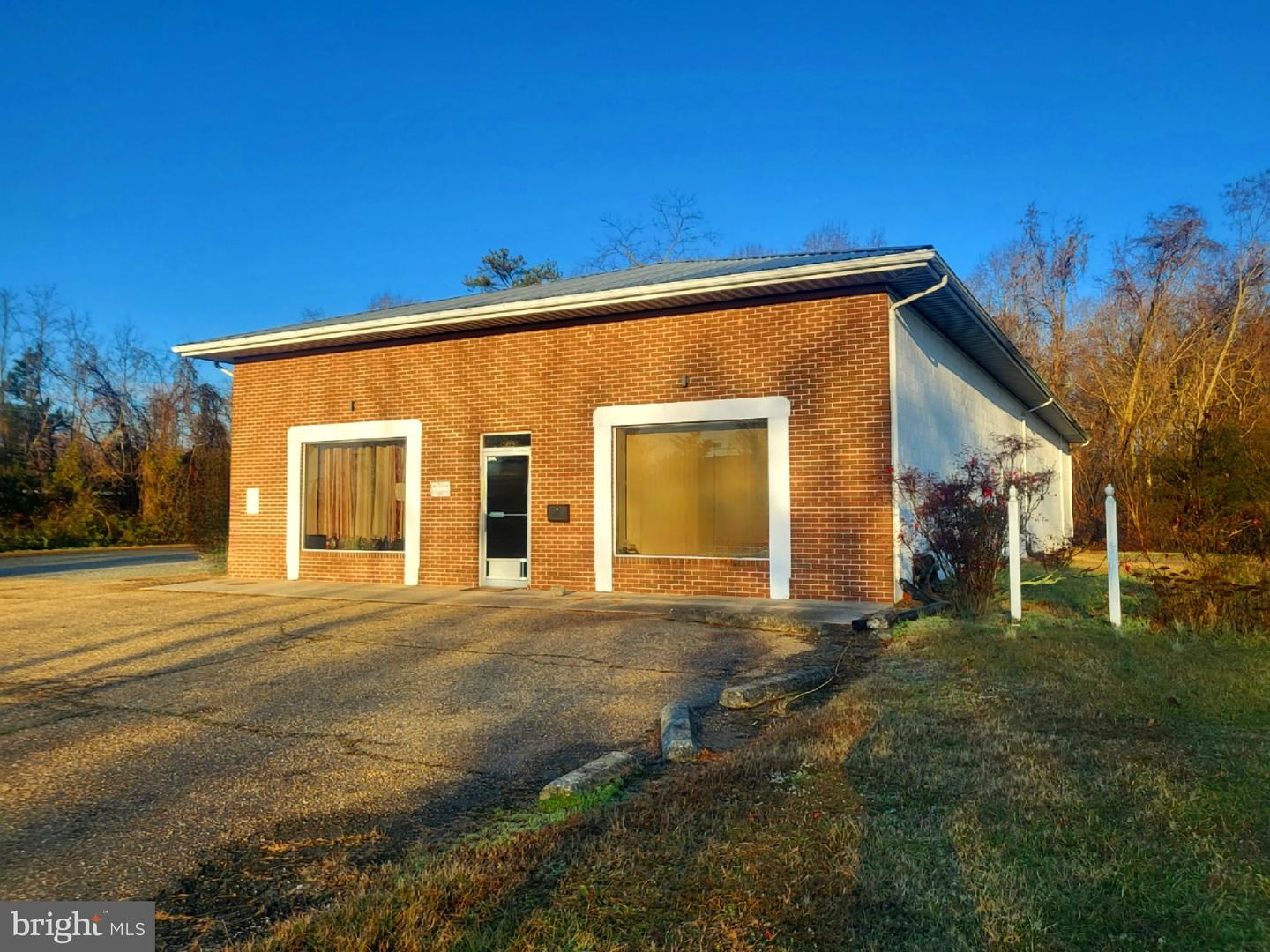 589 Main St Property Photo 1