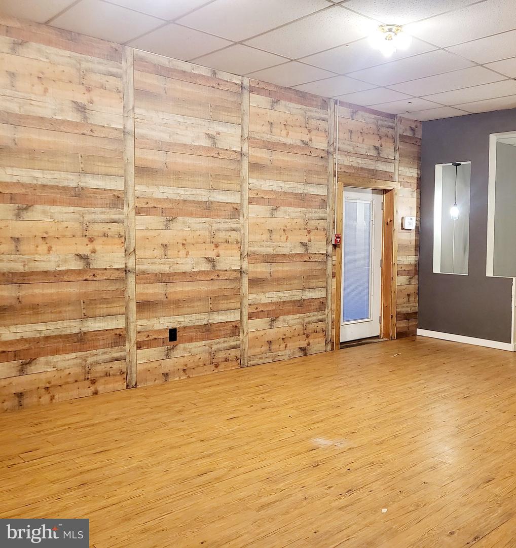 589 Main St Property Photo 7