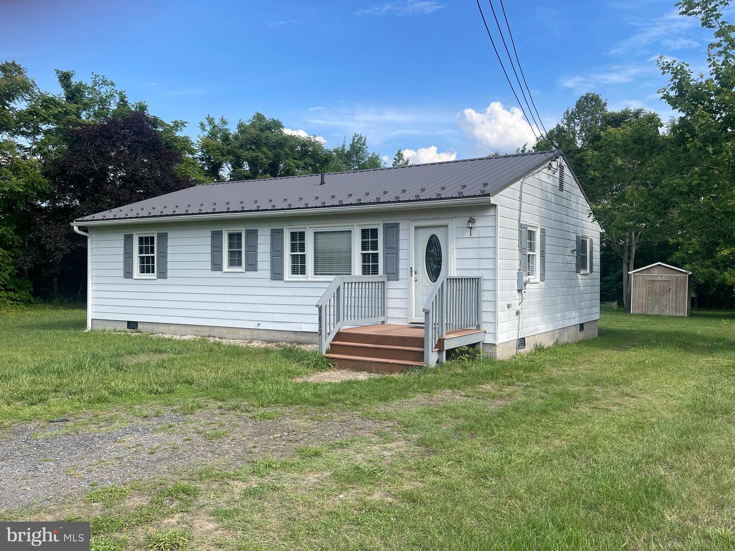 1812 Snyder Rd Property Photo 1