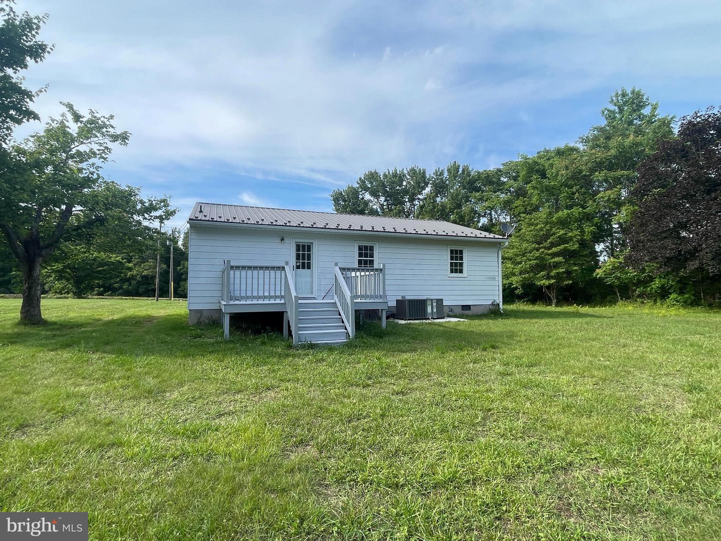 1812 Snyder Rd Property Photo 2