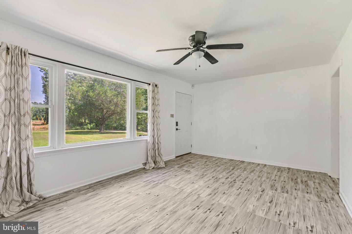 868 Simonson Rd Property Photo 4