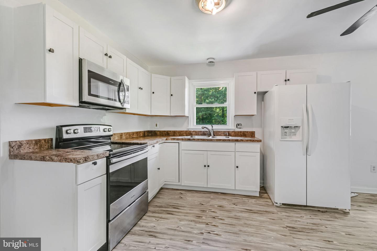 868 Simonson Rd Property Photo 6