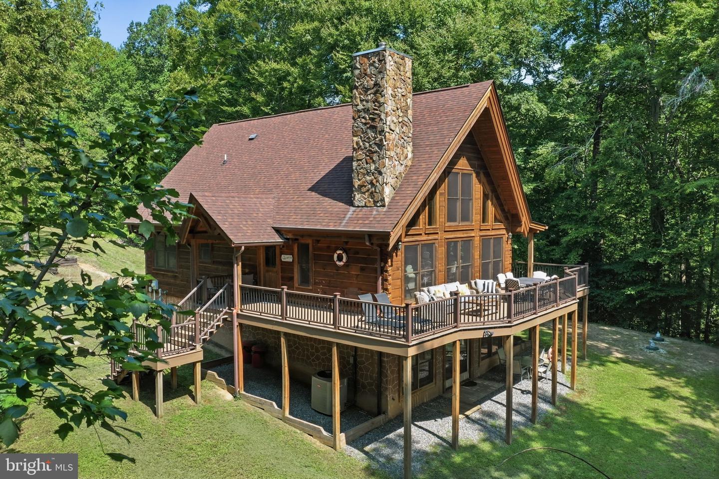 32 SHORELINE DR