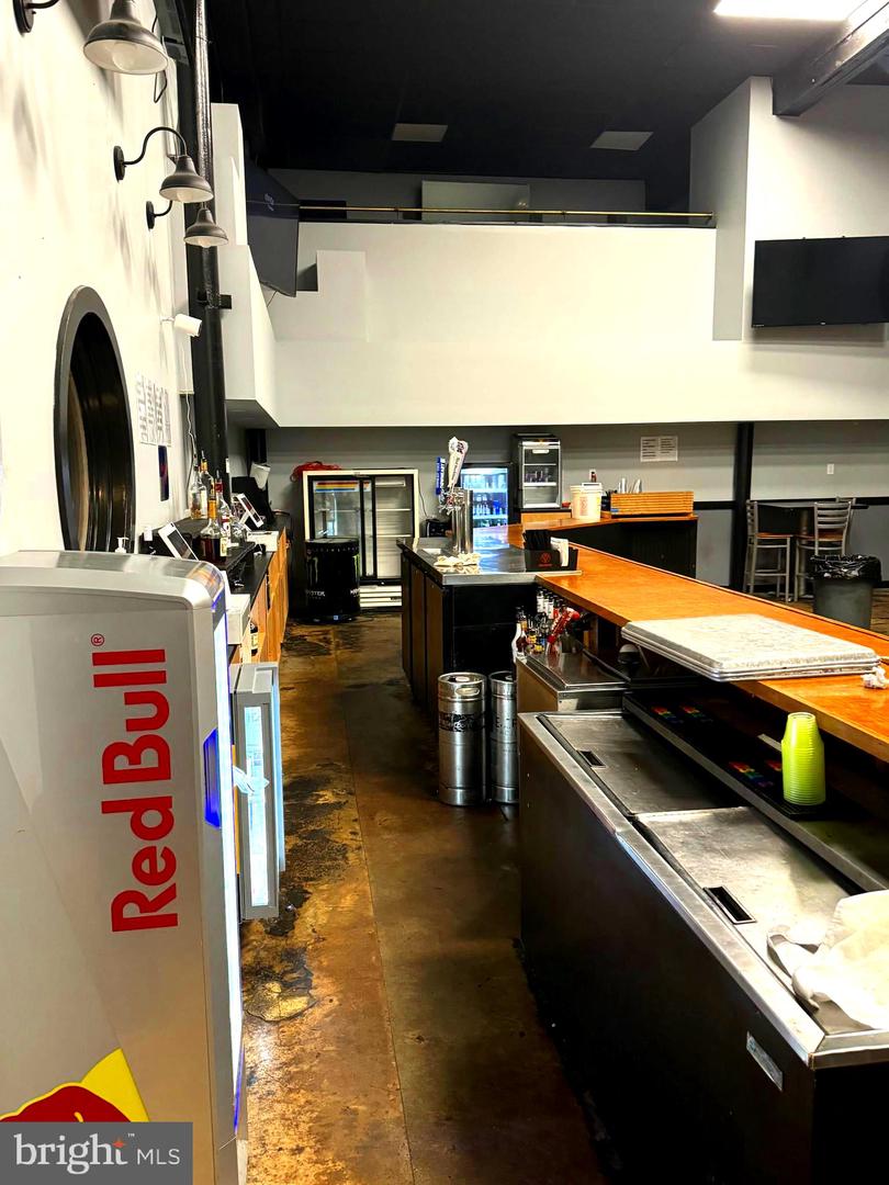 27 W Beverley St Property Photo 8