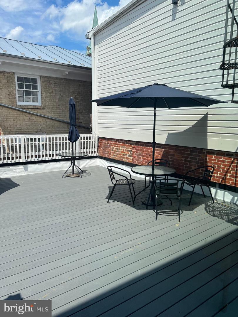 23 E Beverley St Property Photo 14
