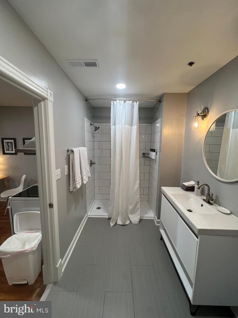 23 E Beverley St Property Photo 16