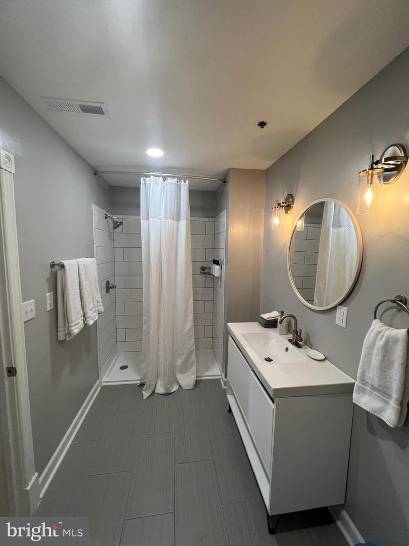 23 E Beverley St Property Photo 17