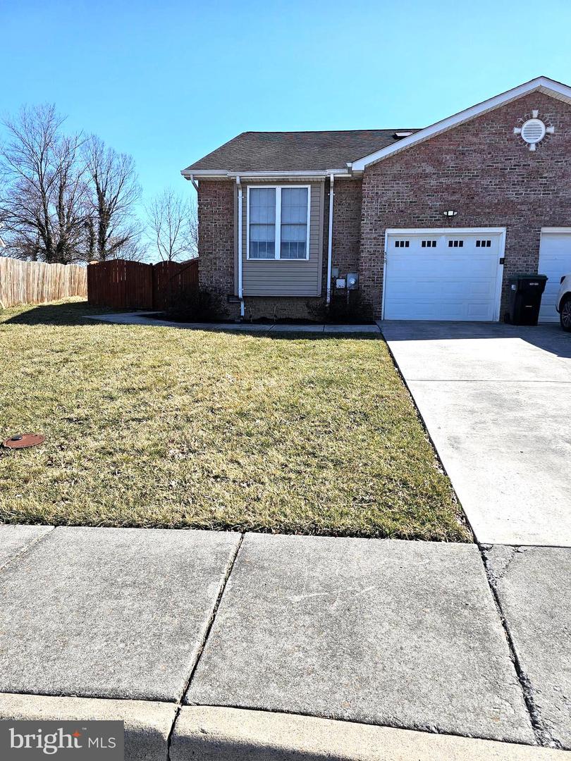 319 Lora Dr Property Photo