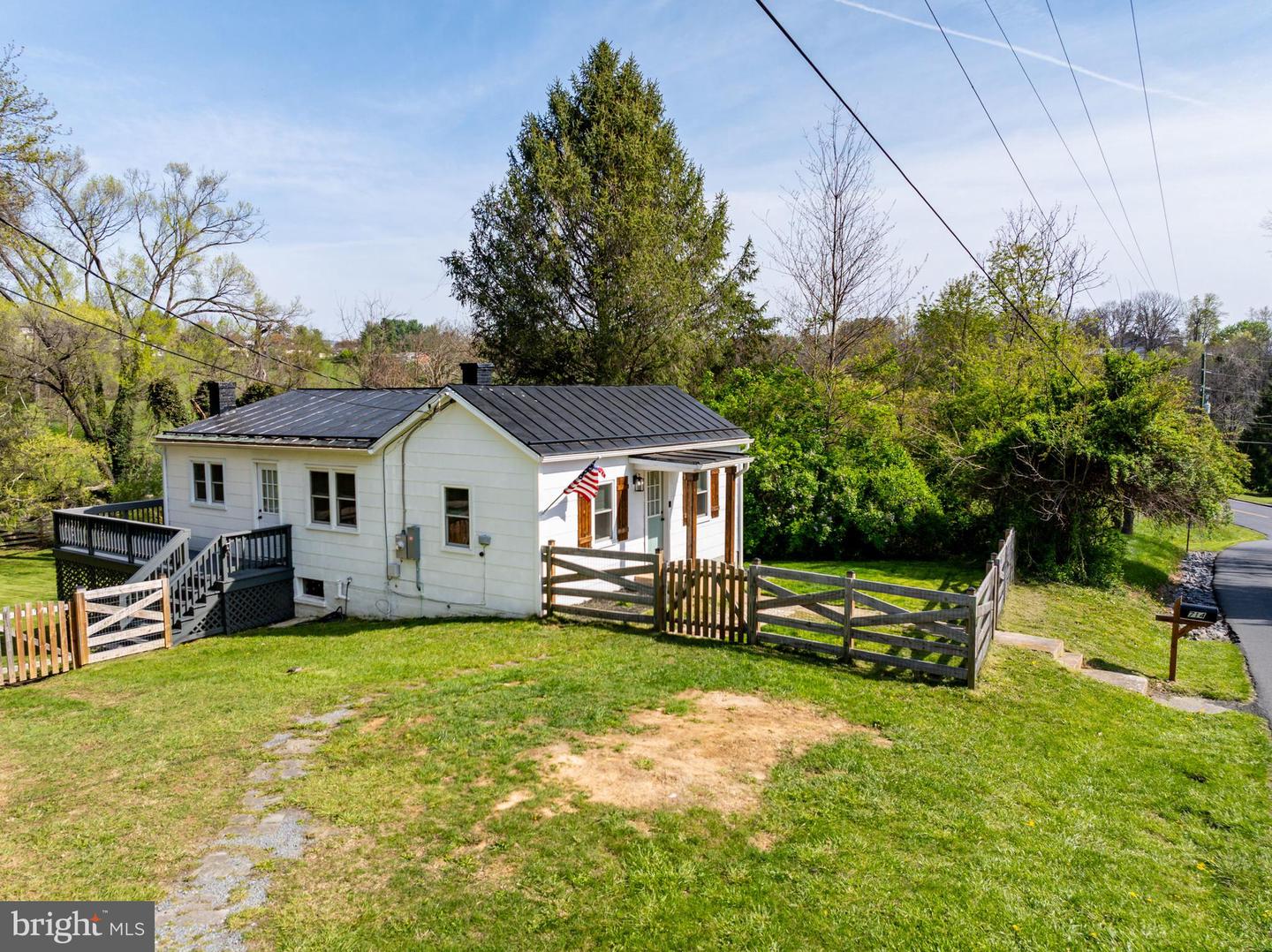 714 Ox Rd Property Photo