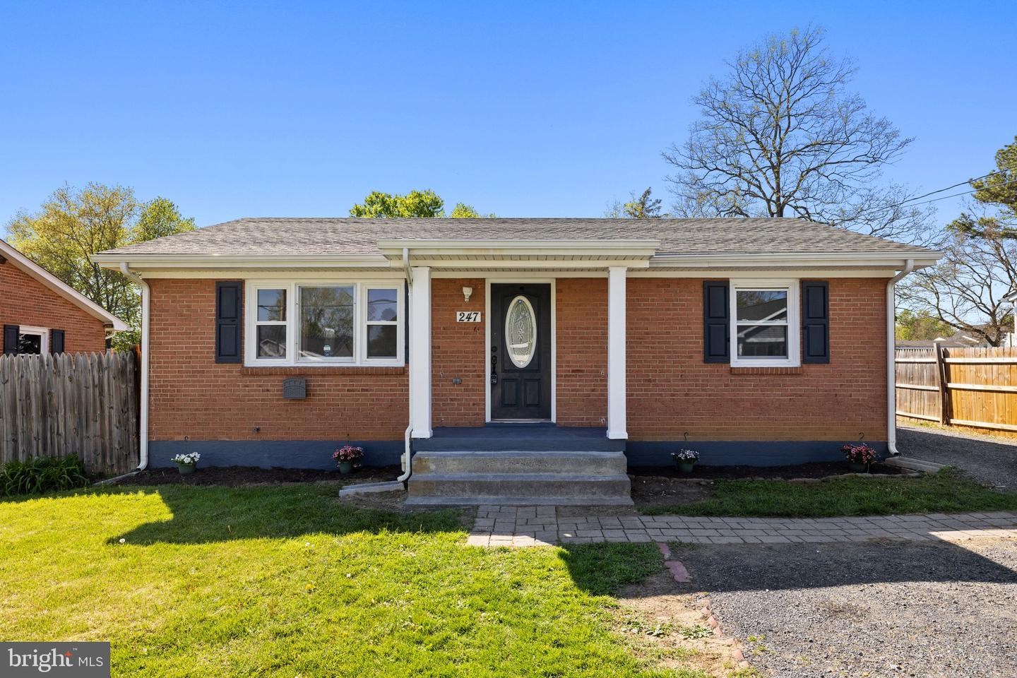247 Walton St Property Photo