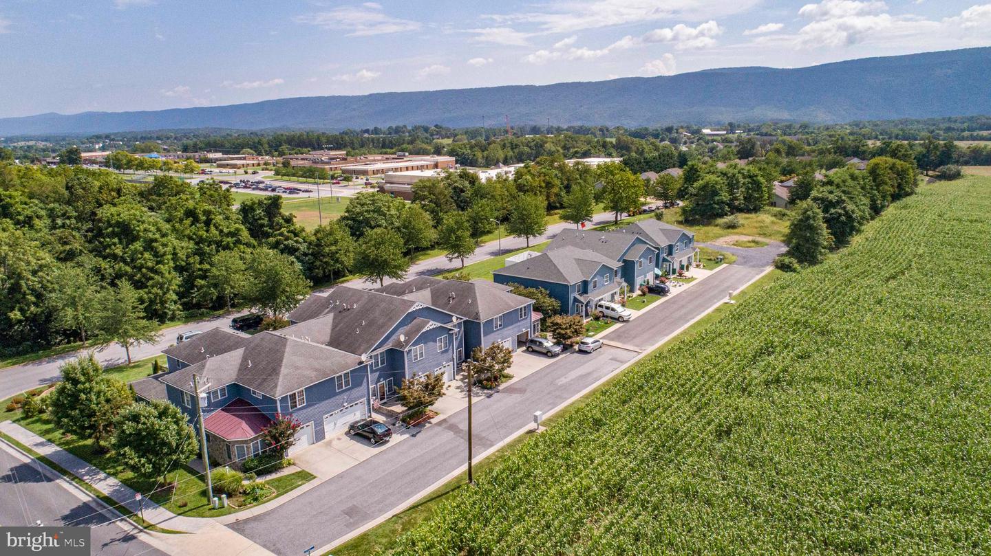 250 PARKSIDE CT