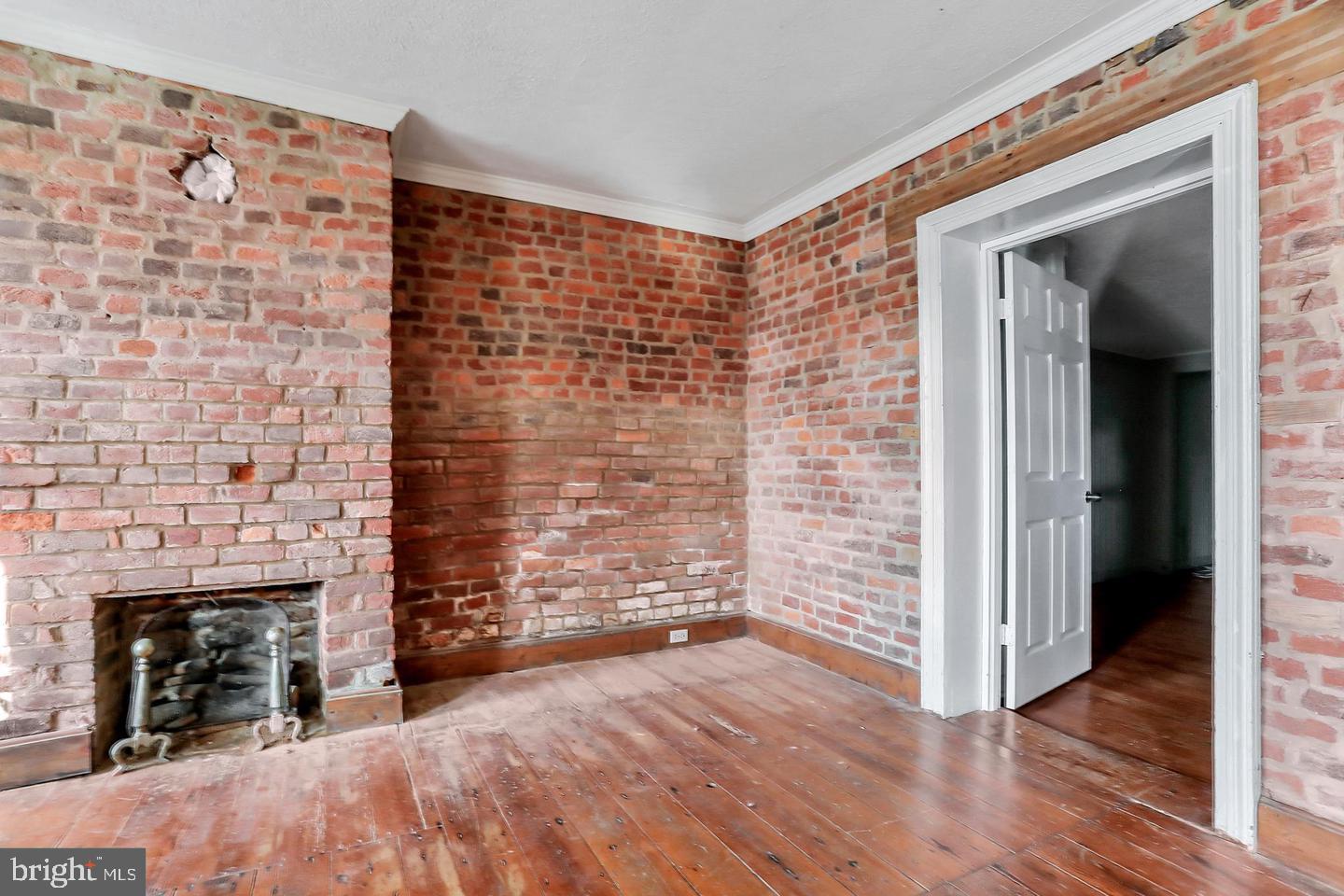 110 N Massanutten St Property Photo 4