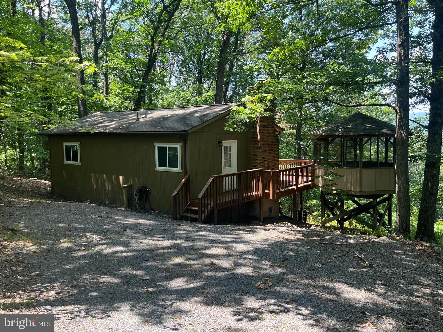663 Hilltop Ln Property Photo 1