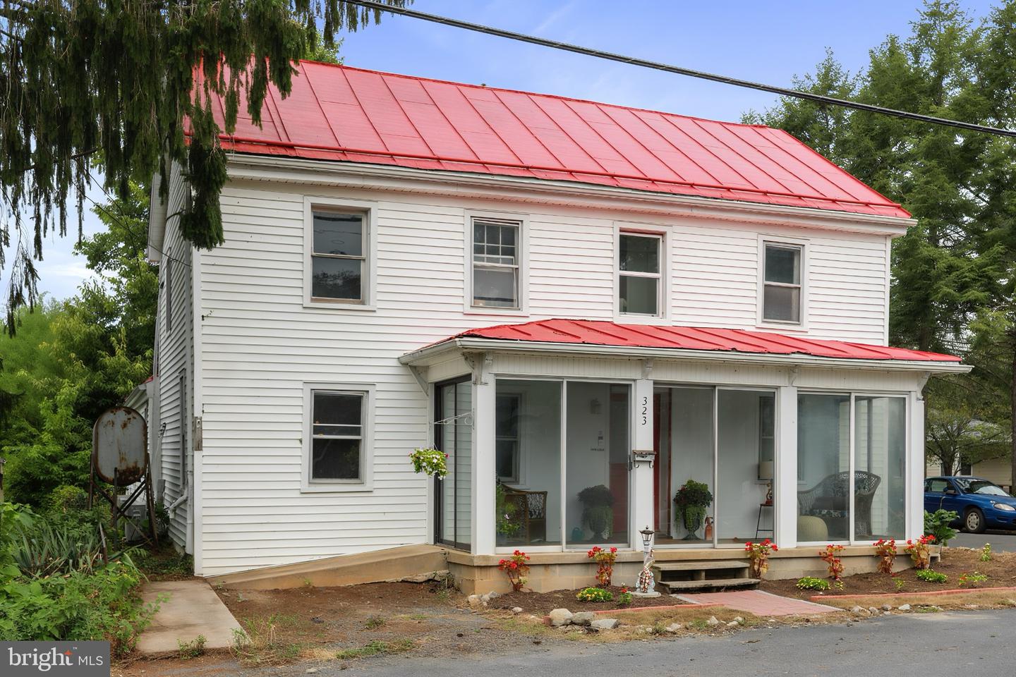 323 N Church St Property Photo 1