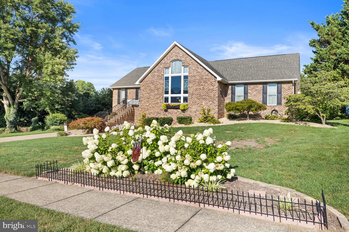 9851 WOODBINE WAY