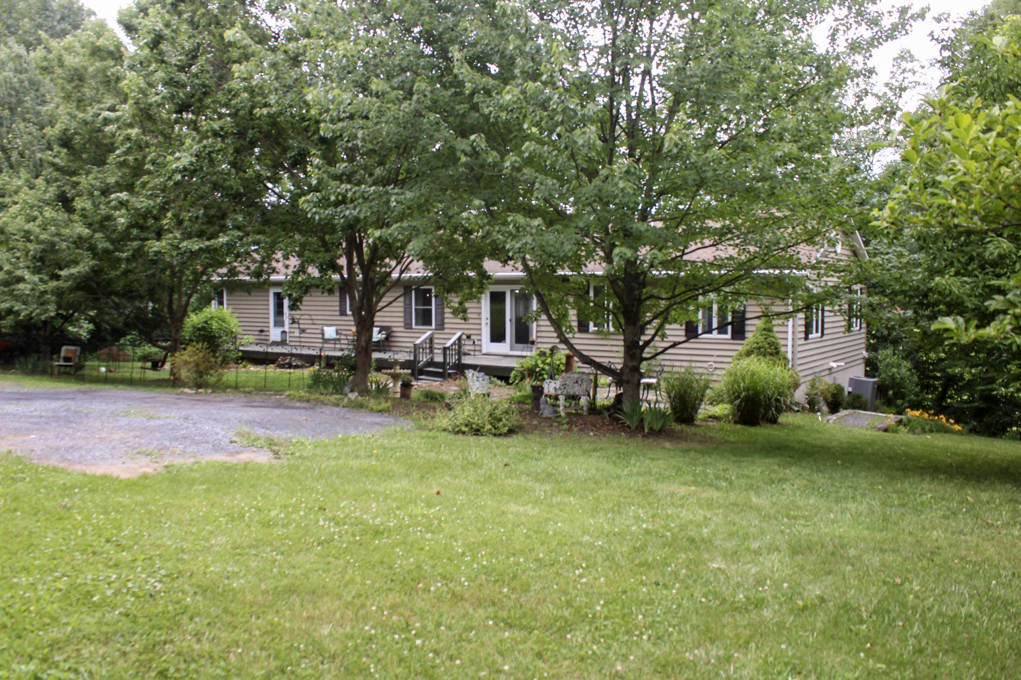 2891 Saumsville Rd Property Photo 1