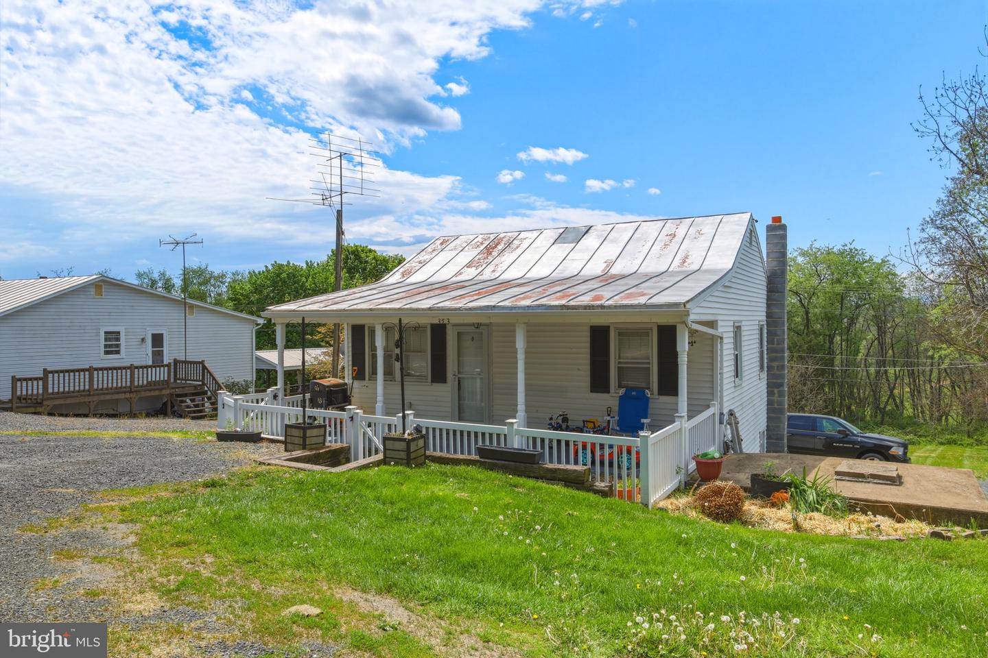 353 Turkey Knob Rd Property Photo 1