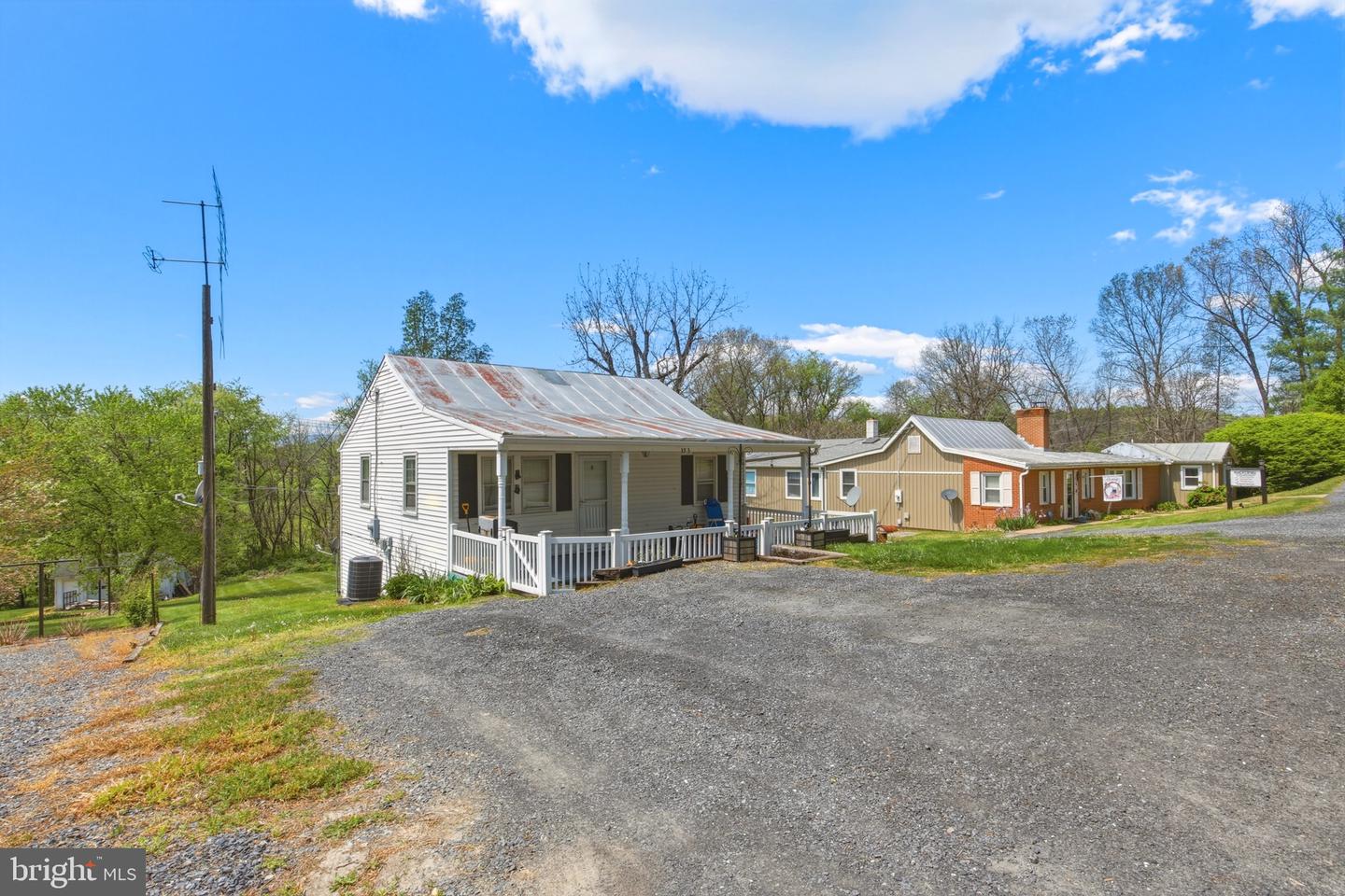 353 Turkey Knob Rd Property Photo 2