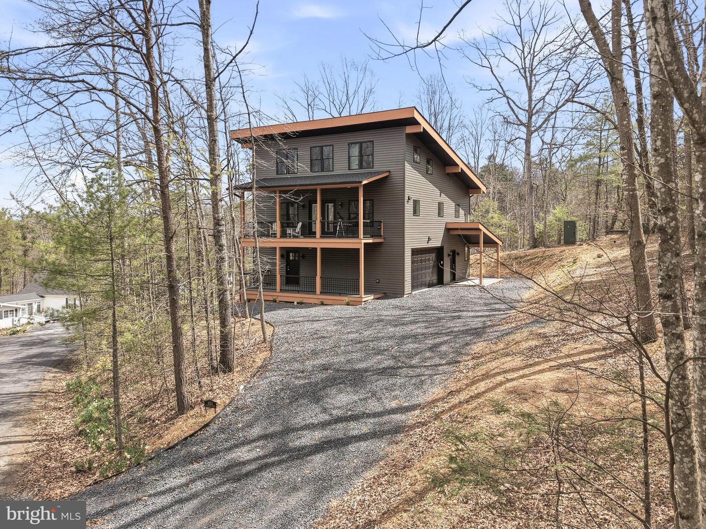 1034 Greenview Property Photo 2