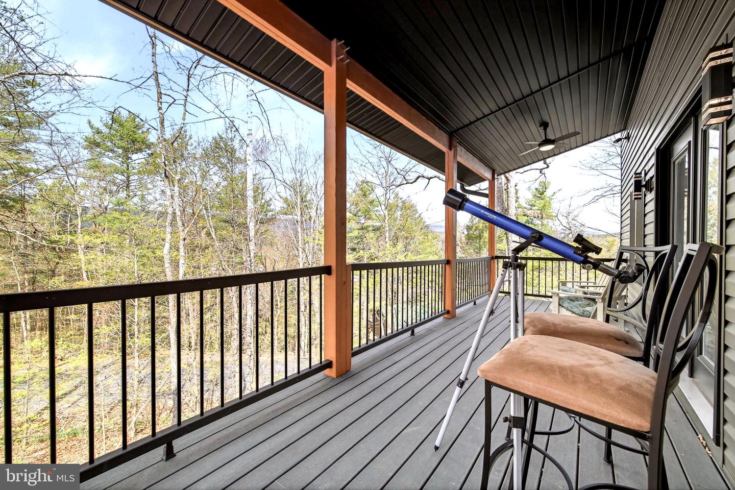1034 Greenview Property Photo 3