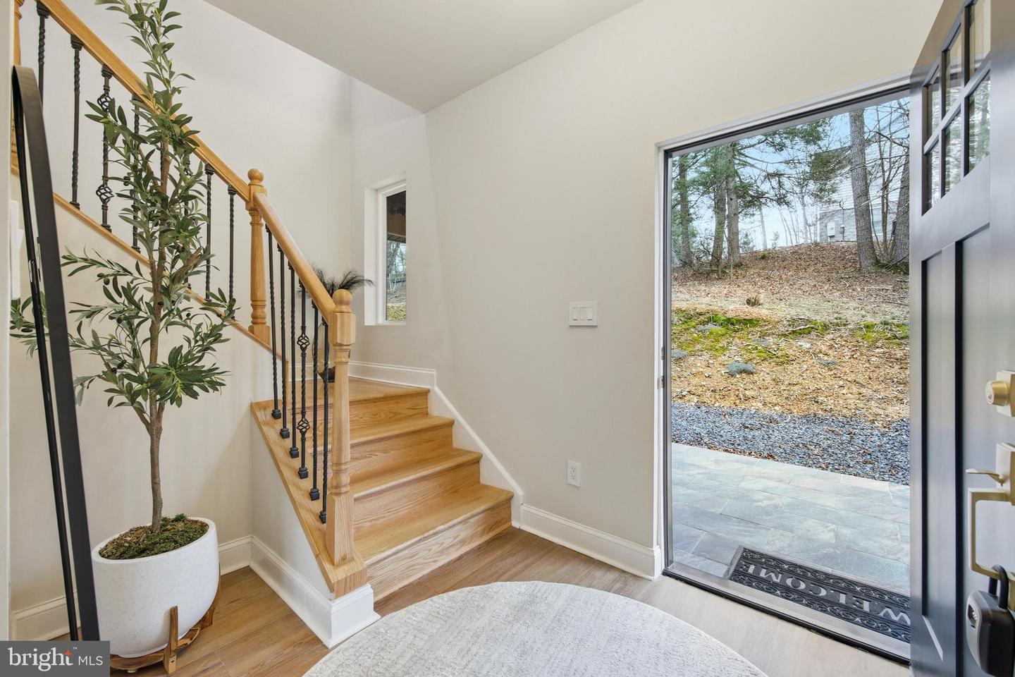 1034 Greenview Property Photo 4
