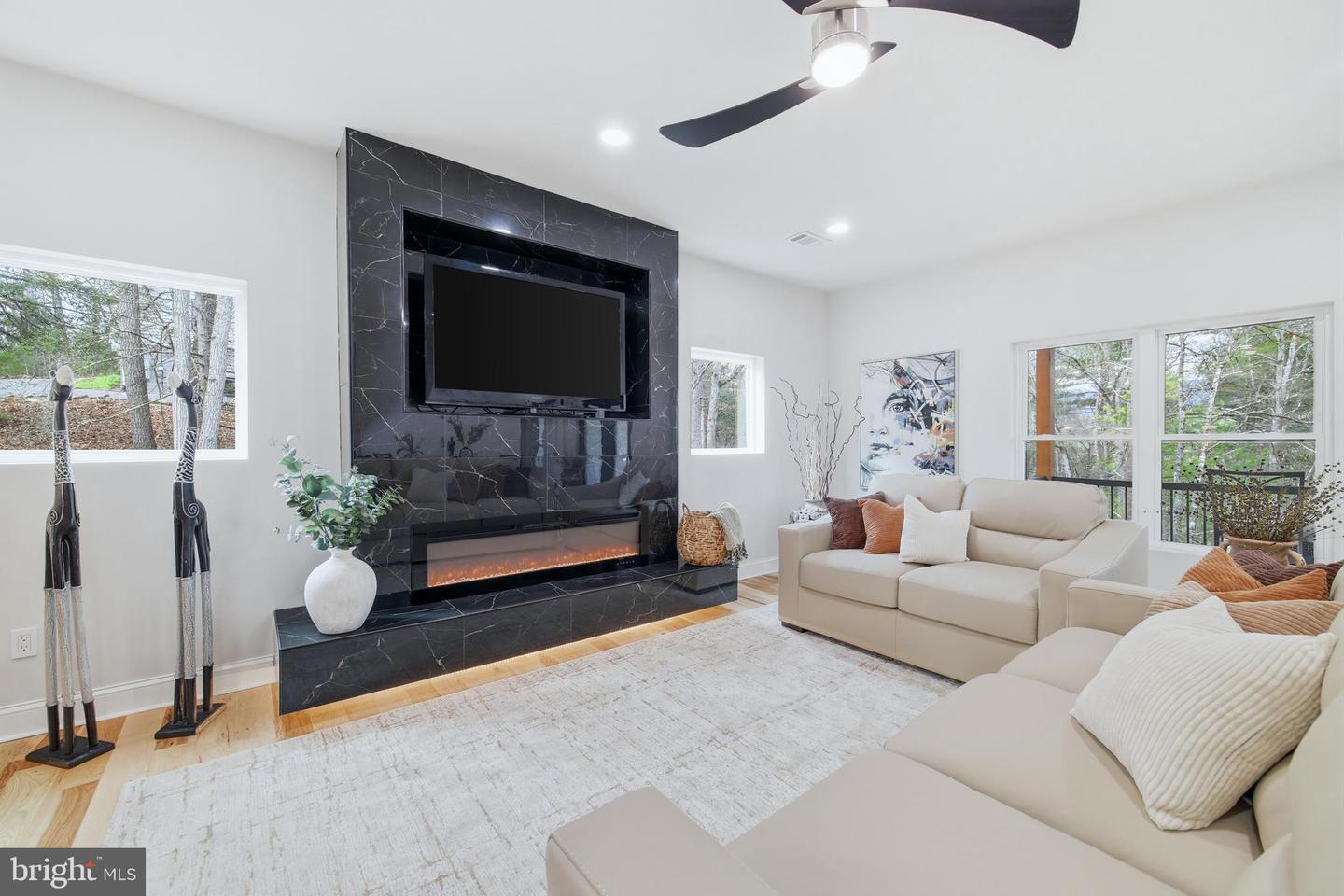 1034 Greenview Property Photo 11