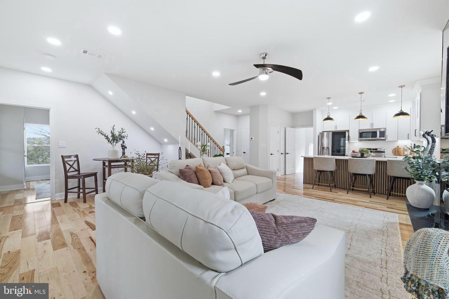 1034 Greenview Property Photo 12