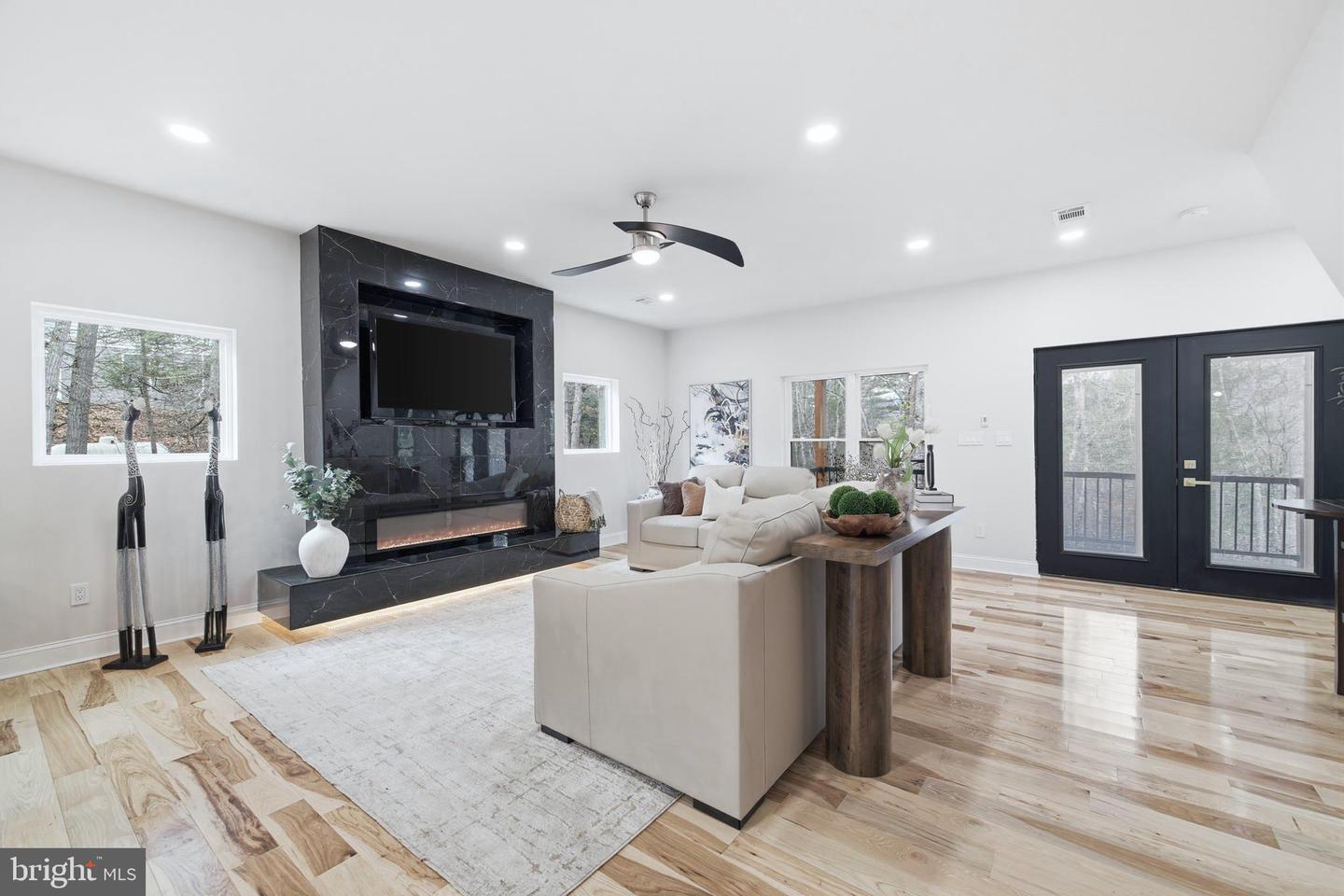 1034 Greenview Property Photo 16