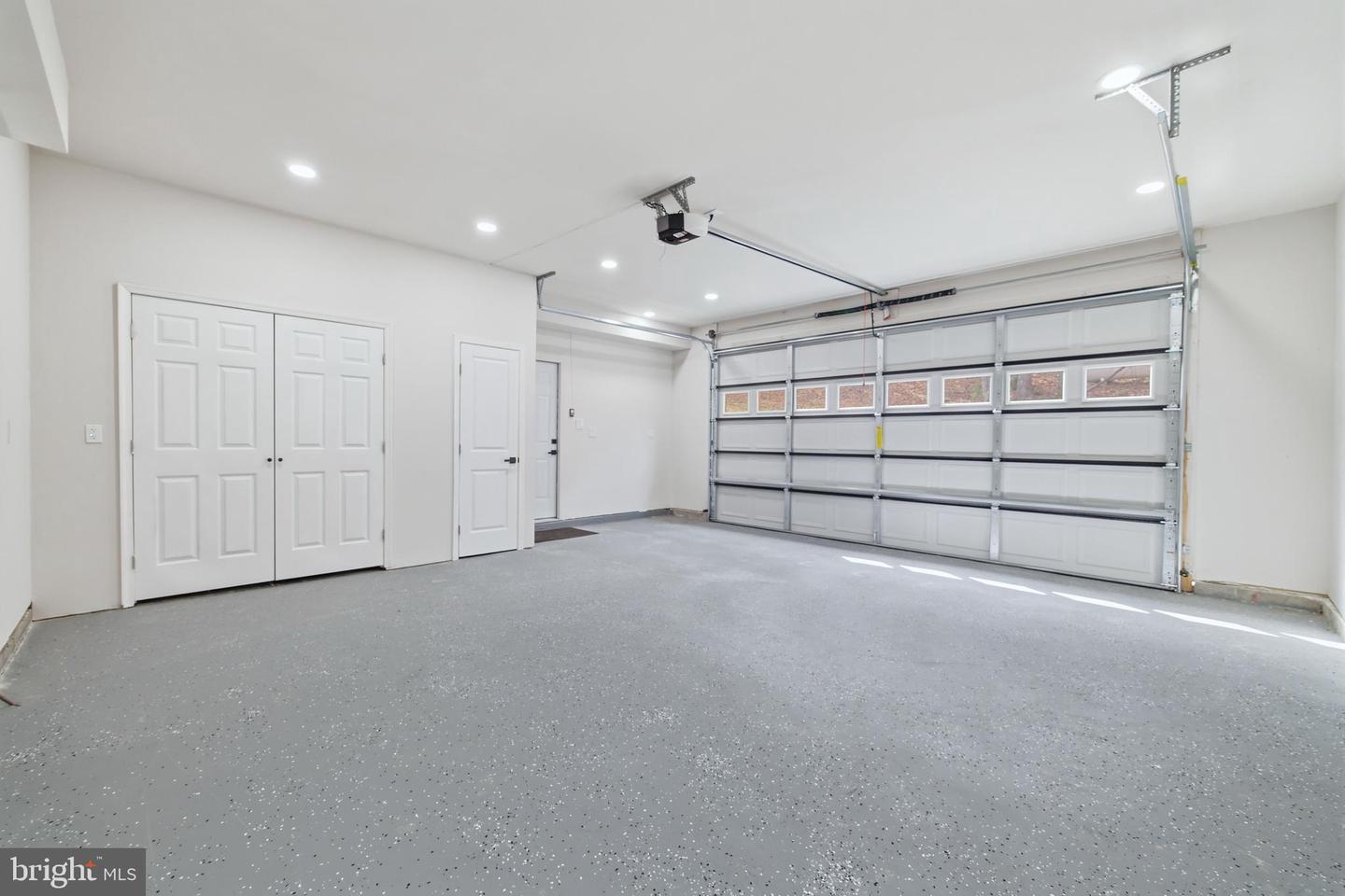 1034 Greenview Property Photo 18
