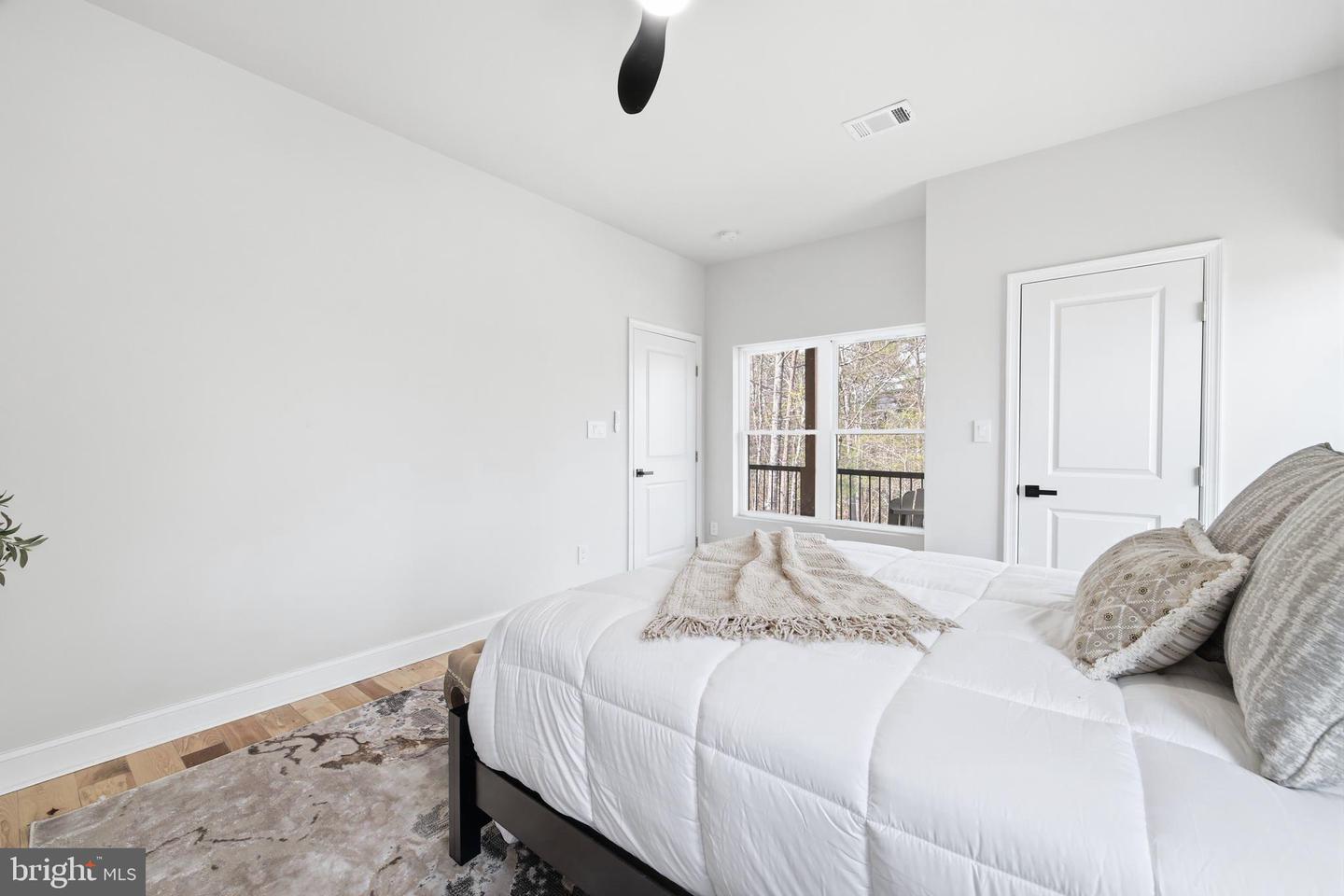 1034 Greenview Property Photo 33